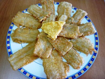 Zanahoria y penca de acelga rebozadas y besugo al horno con patatas