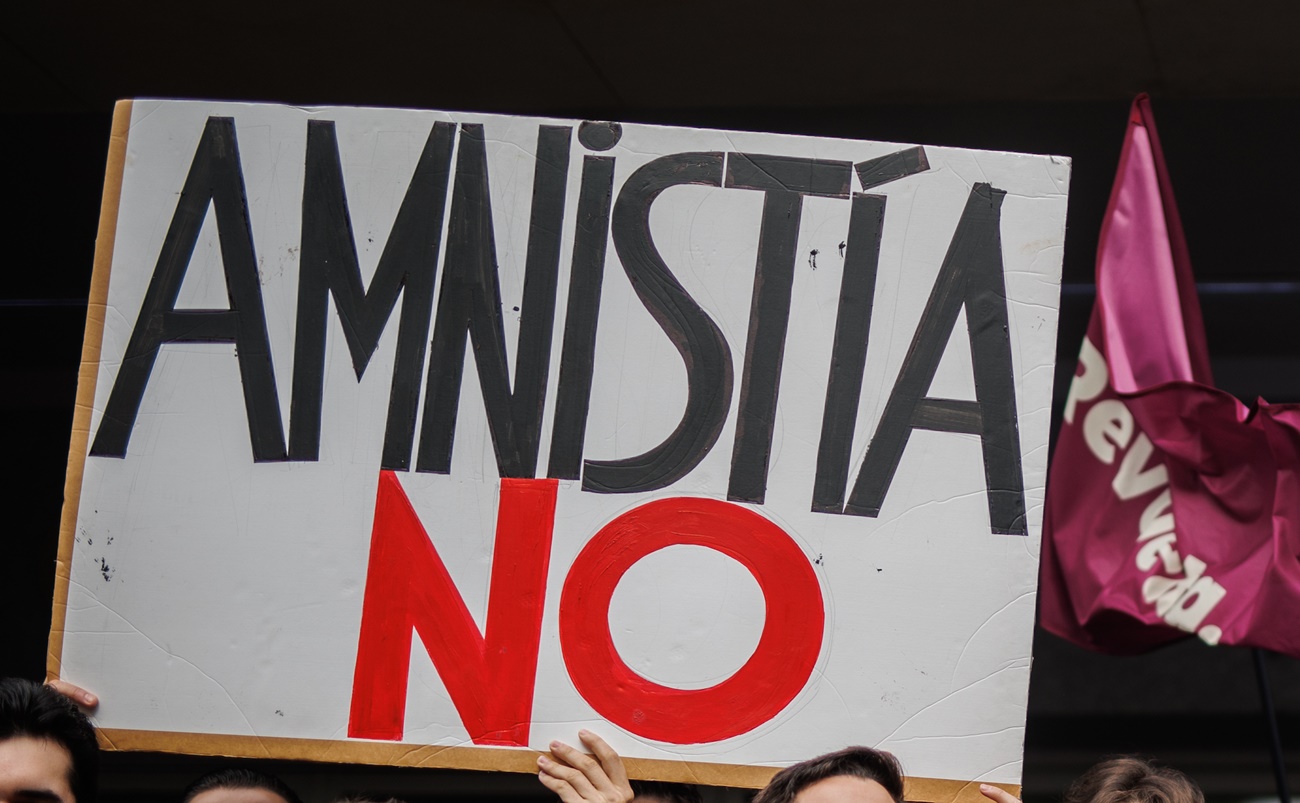 Pancarta contra la amnistía