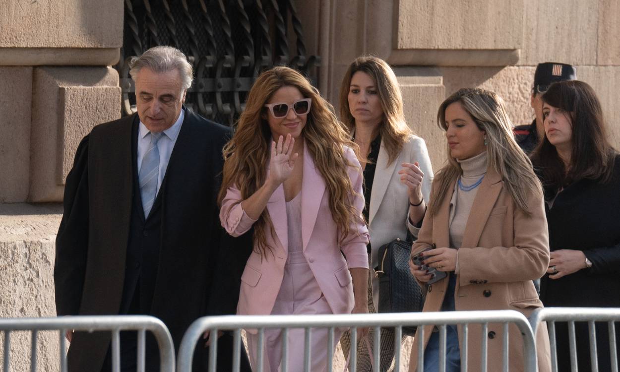 Shakira y sus abogados a su llegada a la Audiencia Nacional. EP