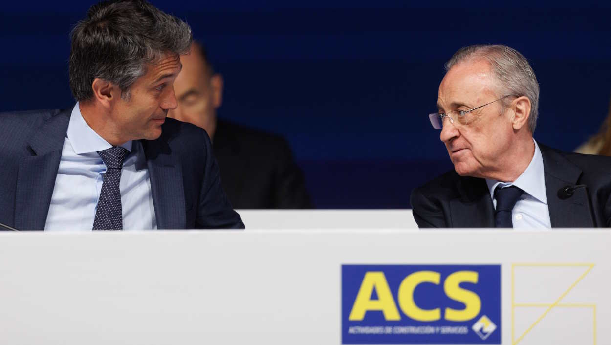 El consejero delegado de ACS, Juan Santamaría, y el presidente de la compañía, Florentino Pérez, durante la junta de accionistas. EP