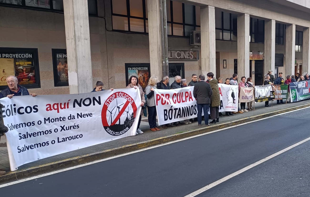 Protestas contra el blindaje de la Xunta de Galicia a determinados proyectos eólicos