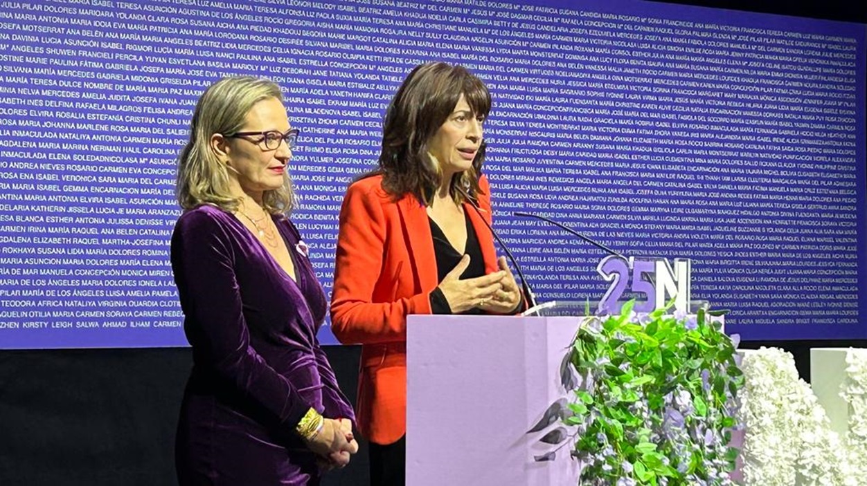 Ana Redondo, nueva ministra de Igualdad, junto a Vicky Rosell, delegada del Gobierno. Propia