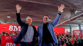 El expresidente del Gobierno José Luis Rodríguez Zapatero junto al jefe del Ejecutivo, Pedro Sánchez, en un acto por el 8M en Madrid. EP