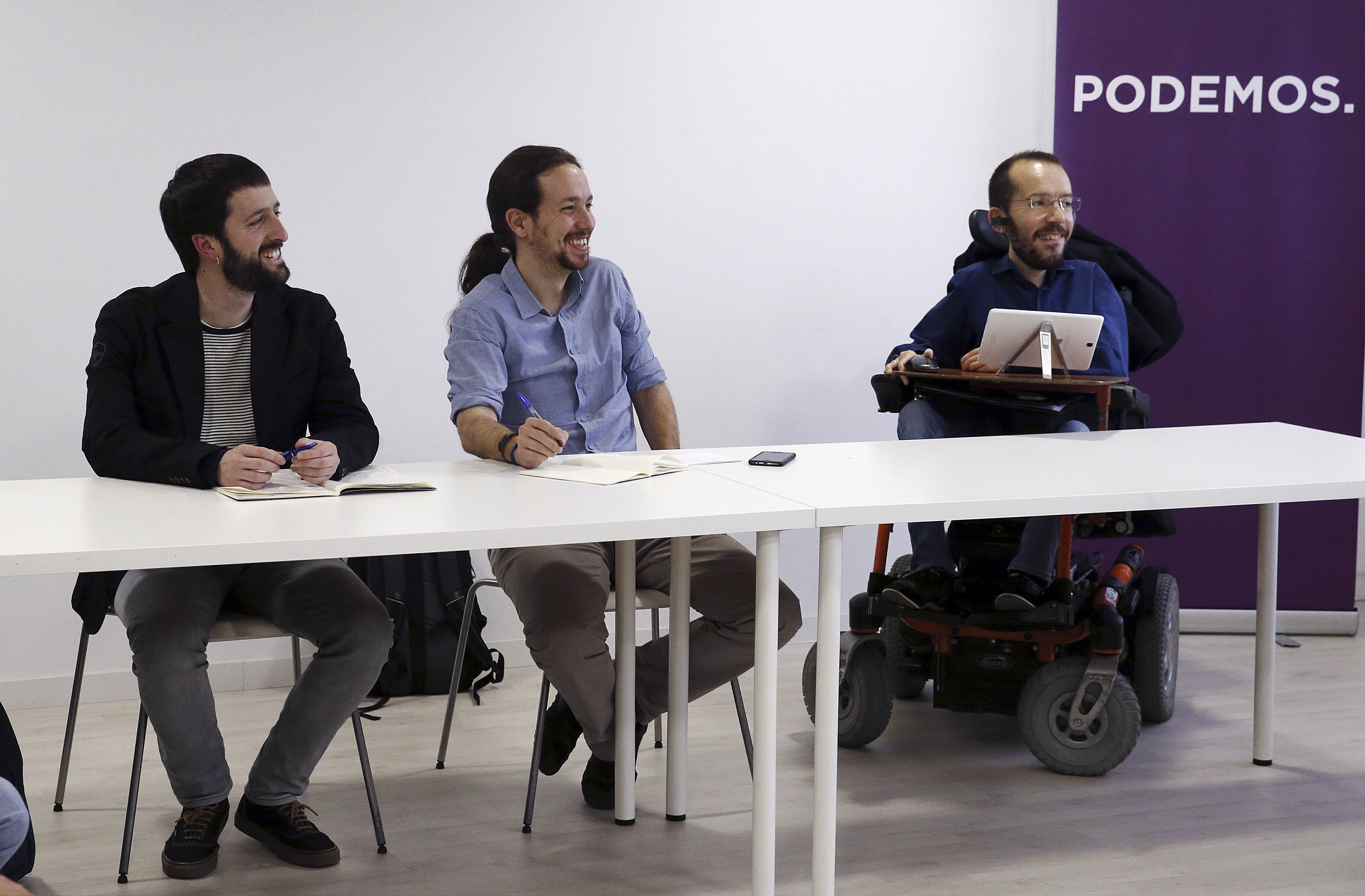 El secretario general de Podemos, Pablo Iglesias, junto a Pablo Echenique y Juanma Del Olmo