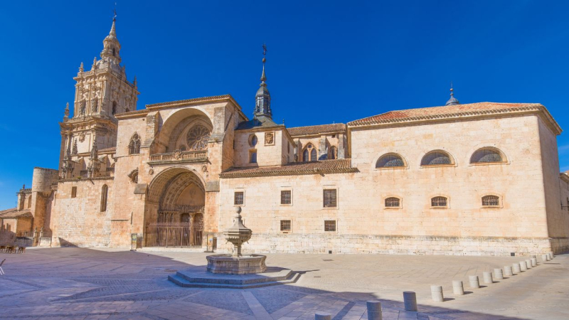 Catedral de Nuestra Señora de la Asunción, el mayor atractivo turístico de El Burgo de Osma.