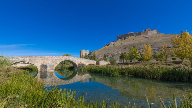 El Puente de la Torre del Agua es un puente medieval de origen romano ubicado en El Burgo de Osma.