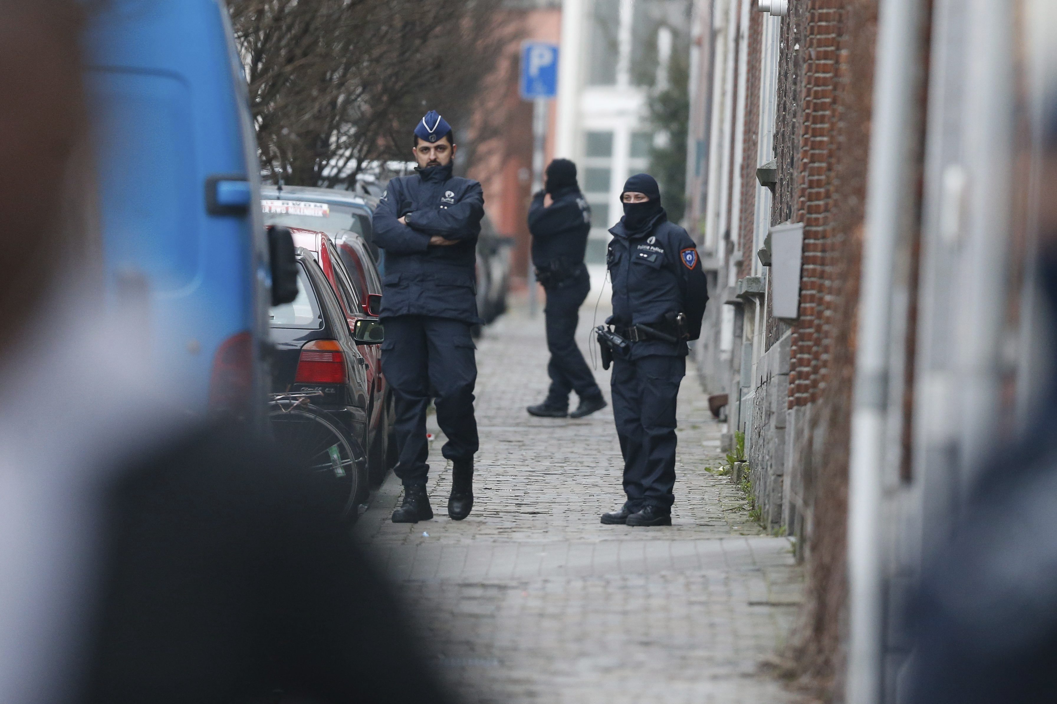 Las fuerzas de seguridad especiales de Bélgica efectúan una nueva operación antiterrorista en Molenbeek, Bruselas, Bélgica.