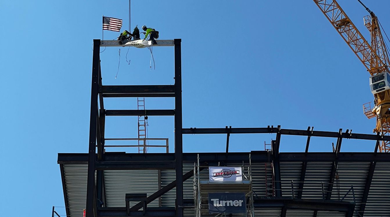 Turner, la filial de ACS en EEUU, ultima la primera fase de la ampliación del hospital Northeast Georgia Medical Center (NGMC), en Braselton. con una nueva torre de ocho plantas que incluye un segundo helipuerto