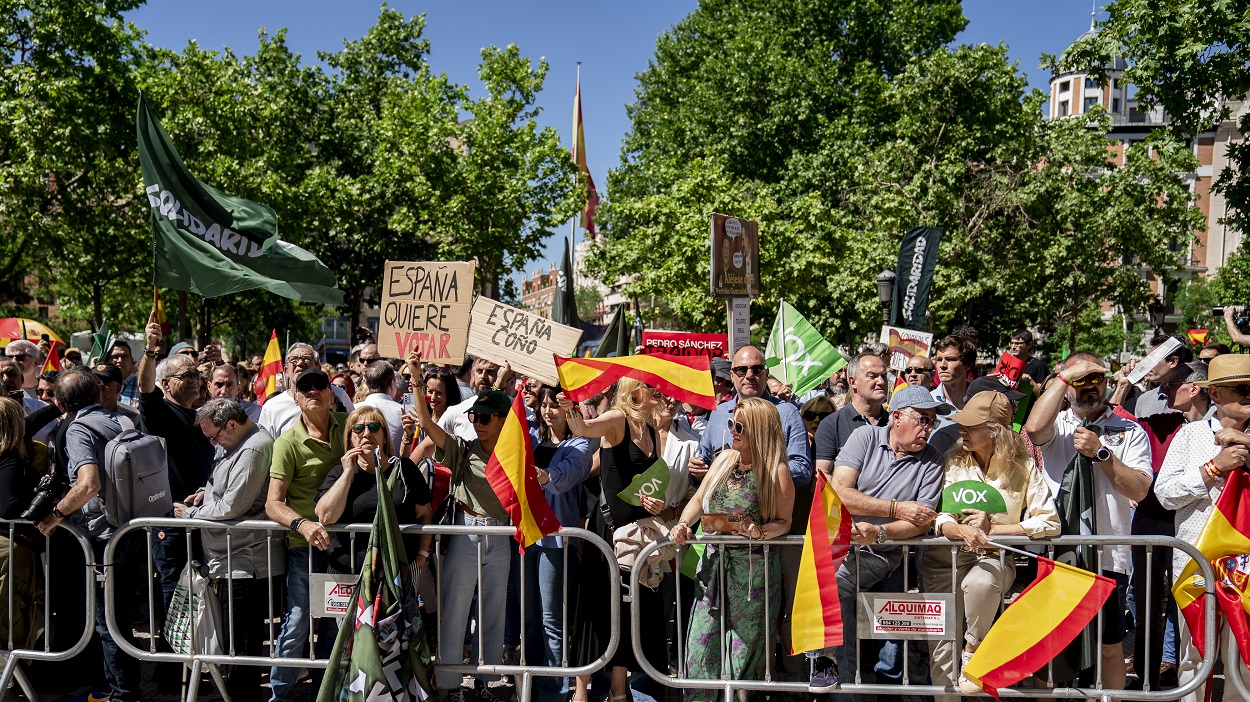 Personas en una concentración conjunta de Vox y Solidaridad. EP