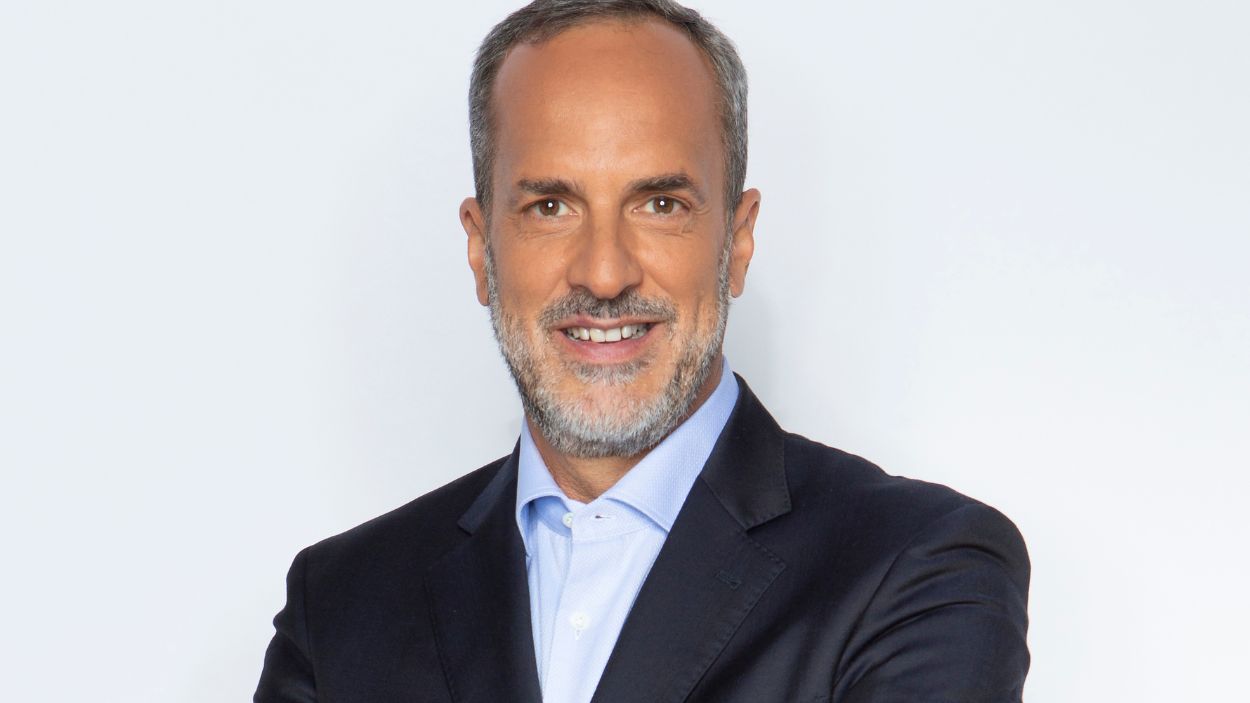 Santi Acosta, presentador de '¡De viernes!': "El nuevo modelo de Mediaset tiene futuro". Mediaset