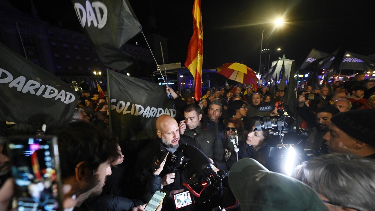 El secretario general del sindicato Solidaridad, Rodrigo Alonso, ante la prensa en la huelga de Solidaridad. EP