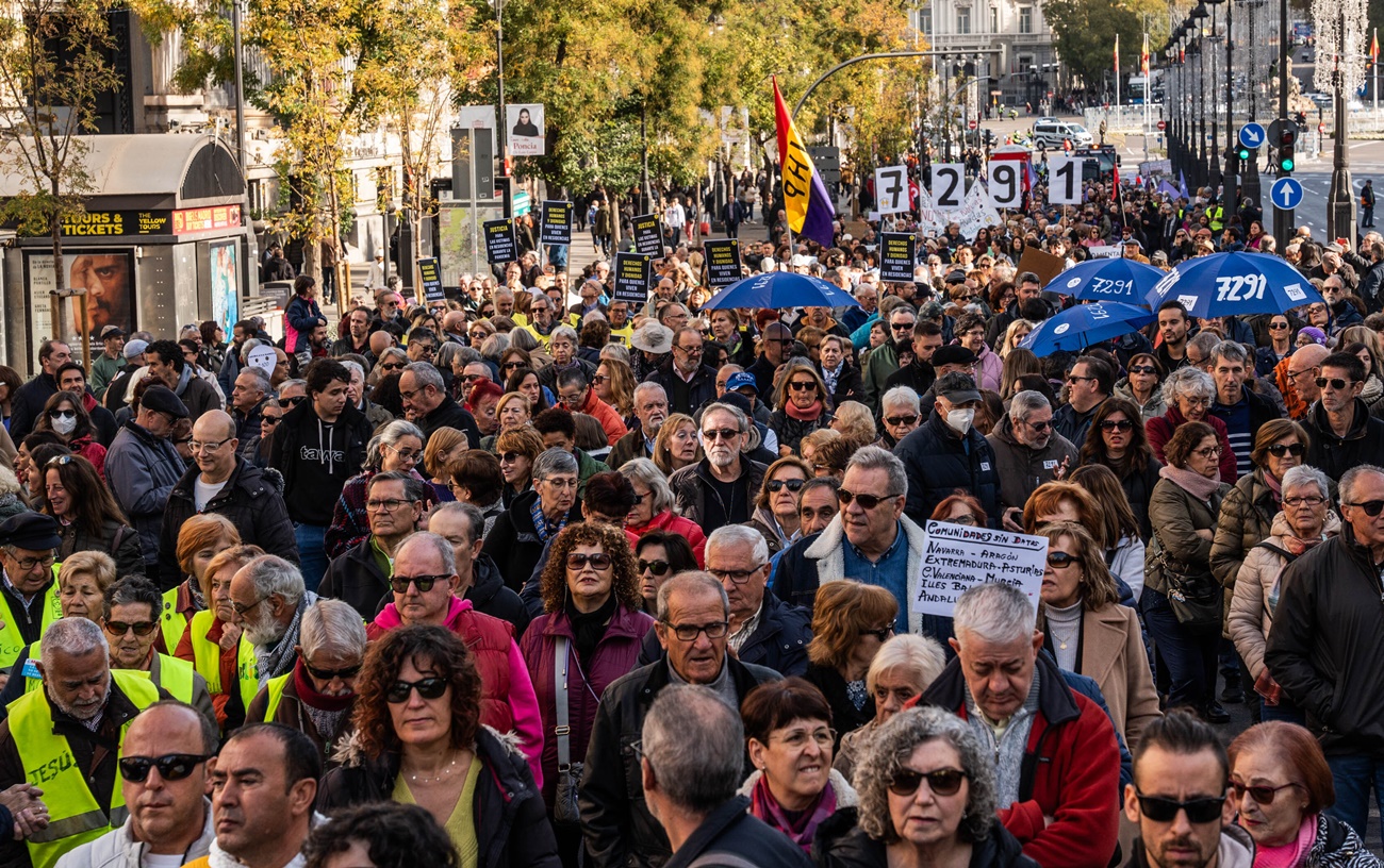 Manifestación en Madrid en recuerdo de los fallecidos en las residencias de ancianos  en la pandemia