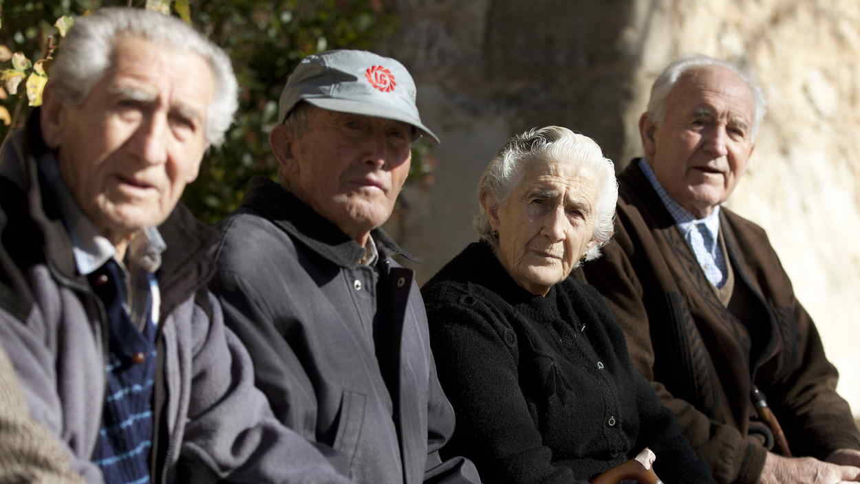 Las pensiones mínimas y de viudedad subirán sustancialmente en 2024. EP.