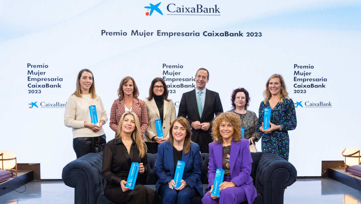 Gonzalo Gortázar se reúne con las ganadoras de la 7ª edición de los Premios Mujer Empresaria CaixaBank
