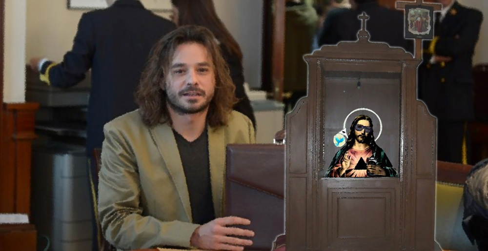 Miguel Vila, de Podemos, se confiesa con Diostuitero. Miguel Vila, de Podemos, se confiesa con Diostuitero.