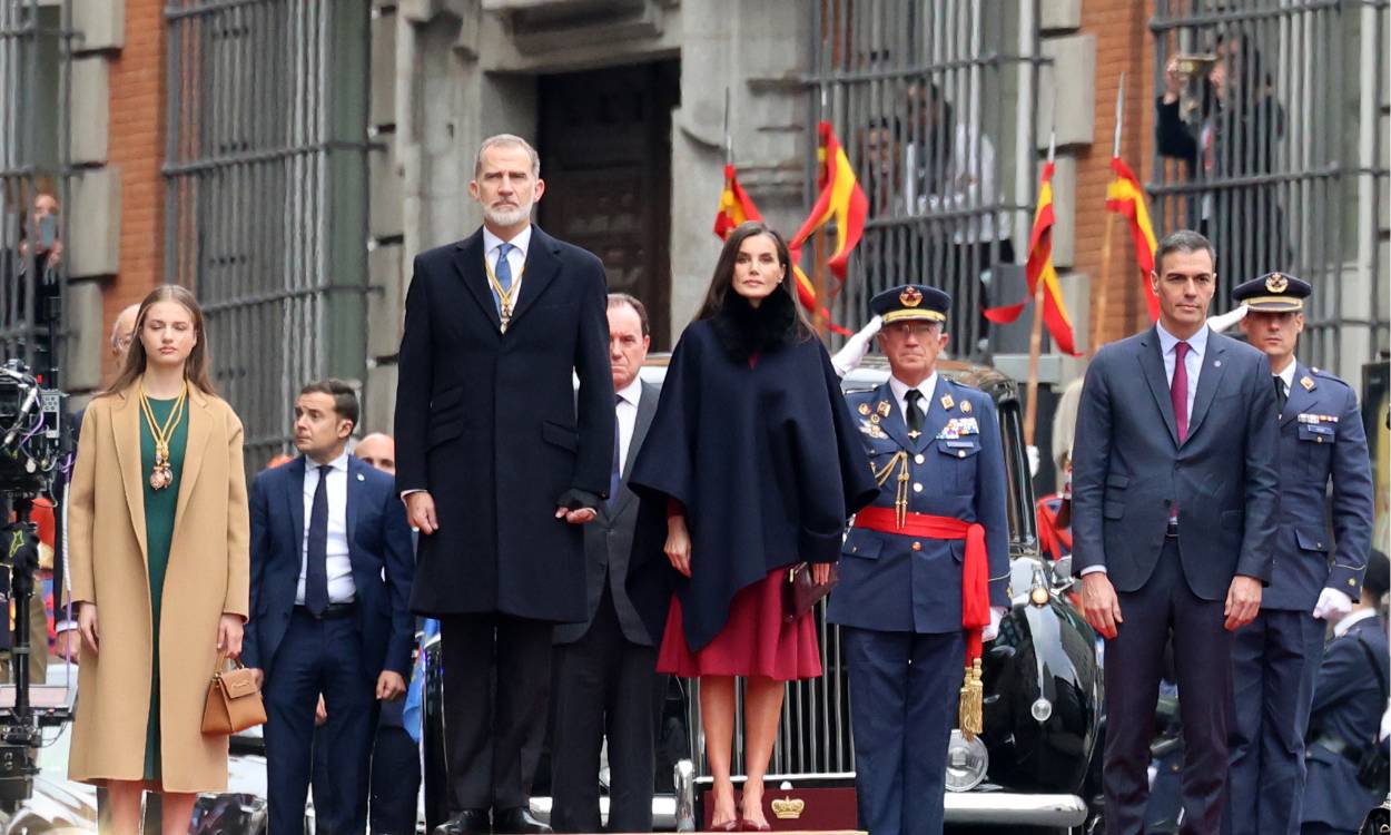 Una corneta desafinada arruina el himno de España a Felipe VI