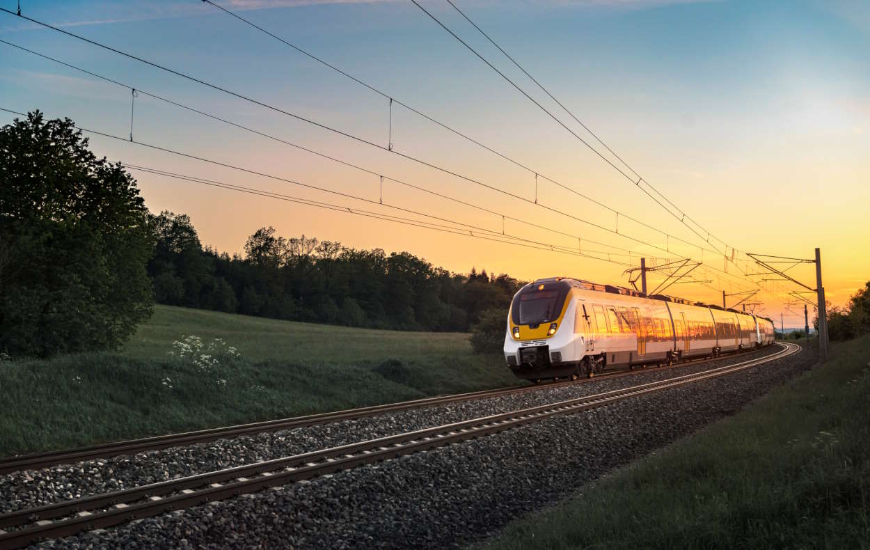 Indra y Amey se unen para transformar el mercado ferroviario Indra y Amey se unen para transformar el mercado ferroviario