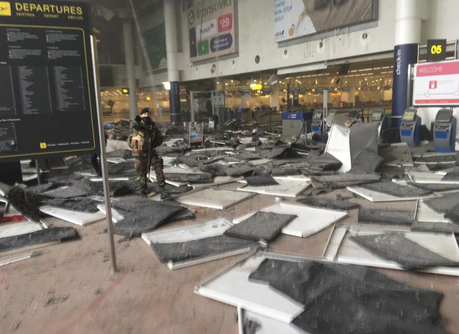 Imagen colgada en la cuenta de Twitter @wardmarkey del atentado en el aeropuerto de Bruselas