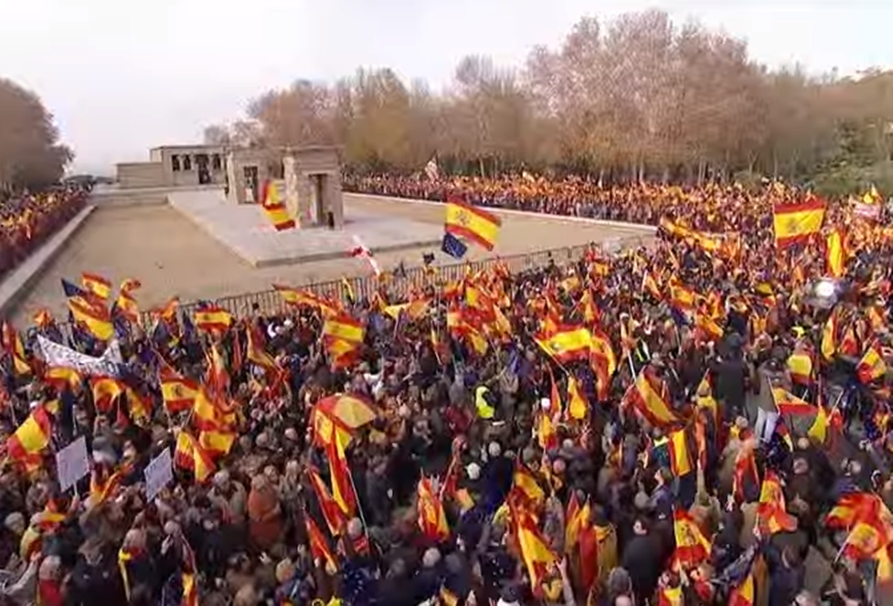 Protesta del PP contra la amnistía en el Templo de Debod (Madrid)