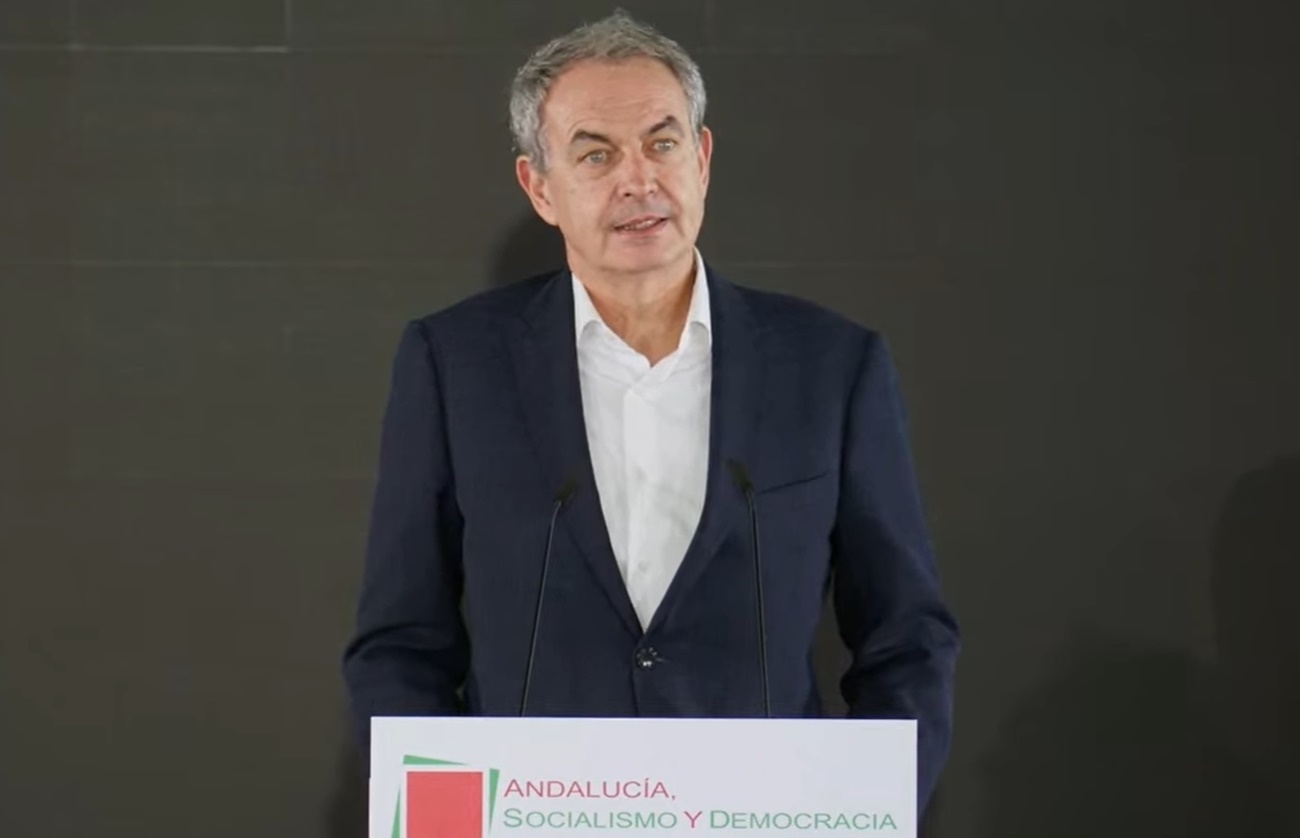 El expresidente del Gobierno, José Luis Rodríguez Zapatero, durante el acto en Coria del Río en el que ha defendido la reunión entre PSOE y Junts. (Foto: EP)