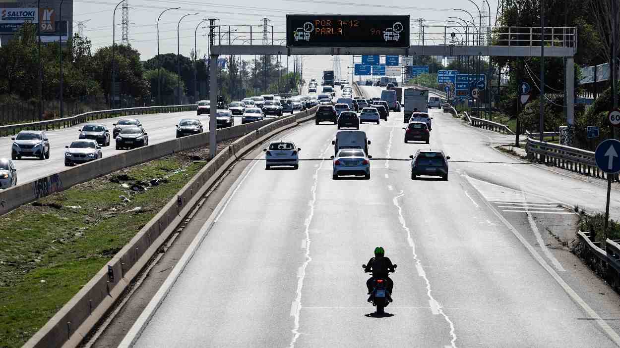 Imagen de una carretera con tráfico. EP