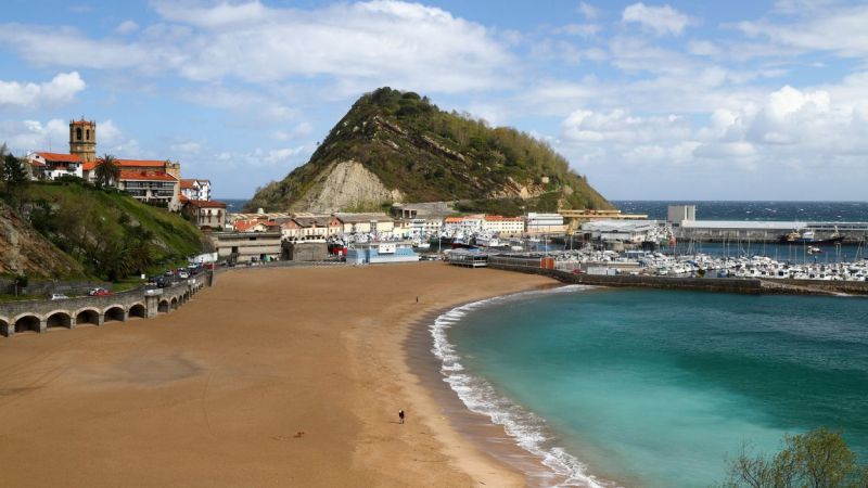Playa de Malkorbe ubicada en el municipio vasco Guetaria.