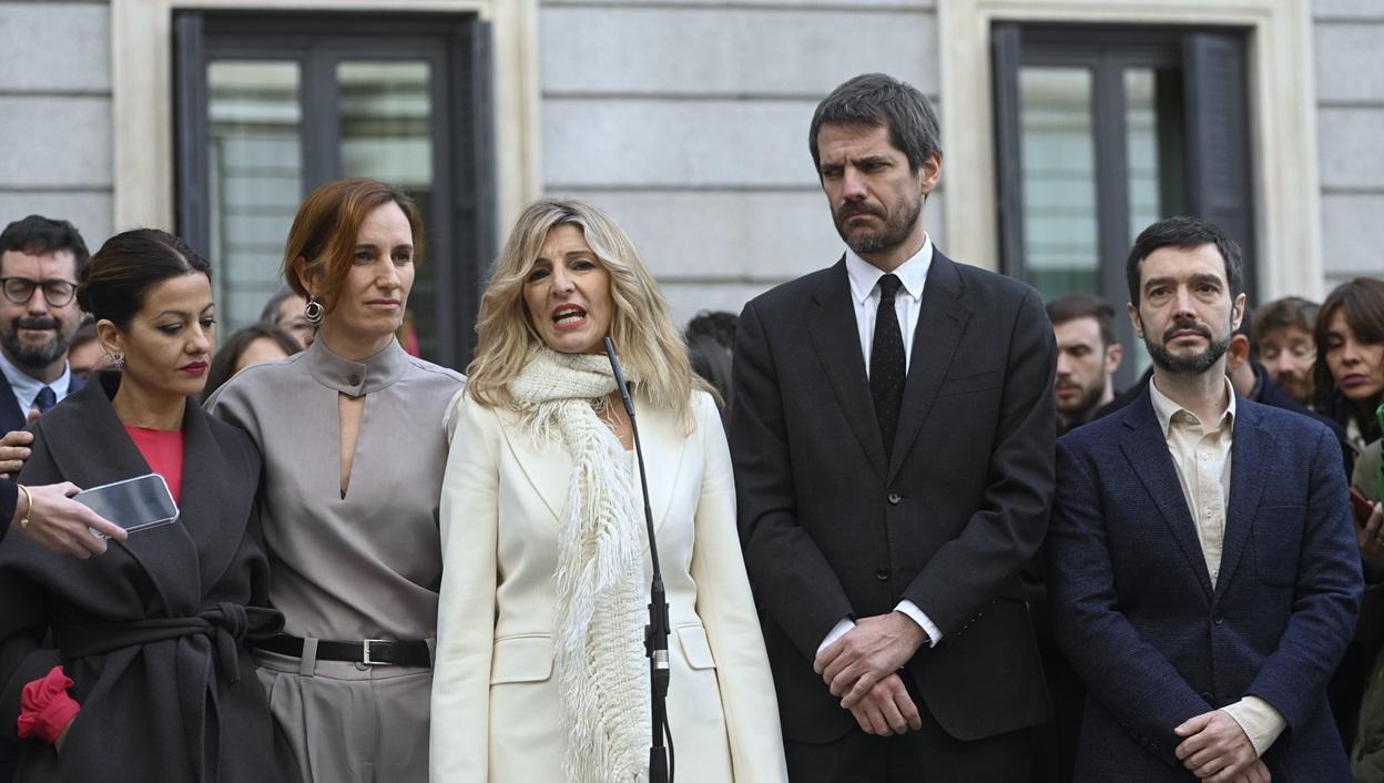 La vicepresidenta segunda, Yolanda Díaz, comparece en el Congreso acompañada de los ministros de Sumar. EP