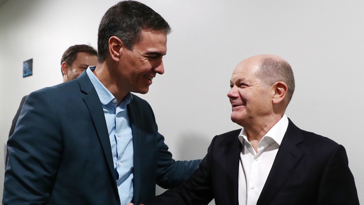 El presidente del Gobierno, Pedro Sánchez y el canciller alemán, Olaf Scholz, se reúnen en Berlín el 9 de diciembre de 2024