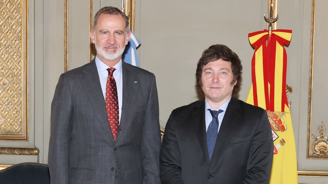 El Rey Felipe VI junto al presidente electo de Argentina, Javier Milei. EP