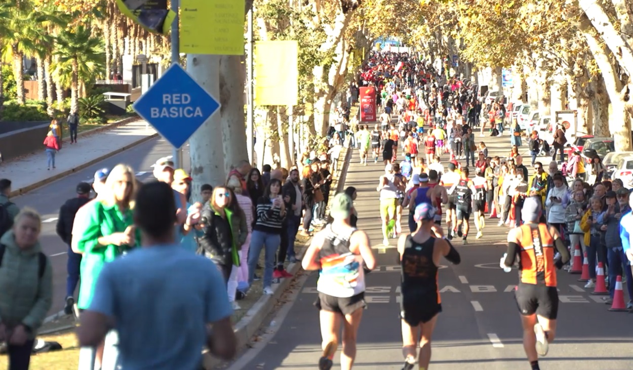 El Generali Maratón de Málaga cierra su edición 2023 con récord de participación y un gesto único entre la élite
