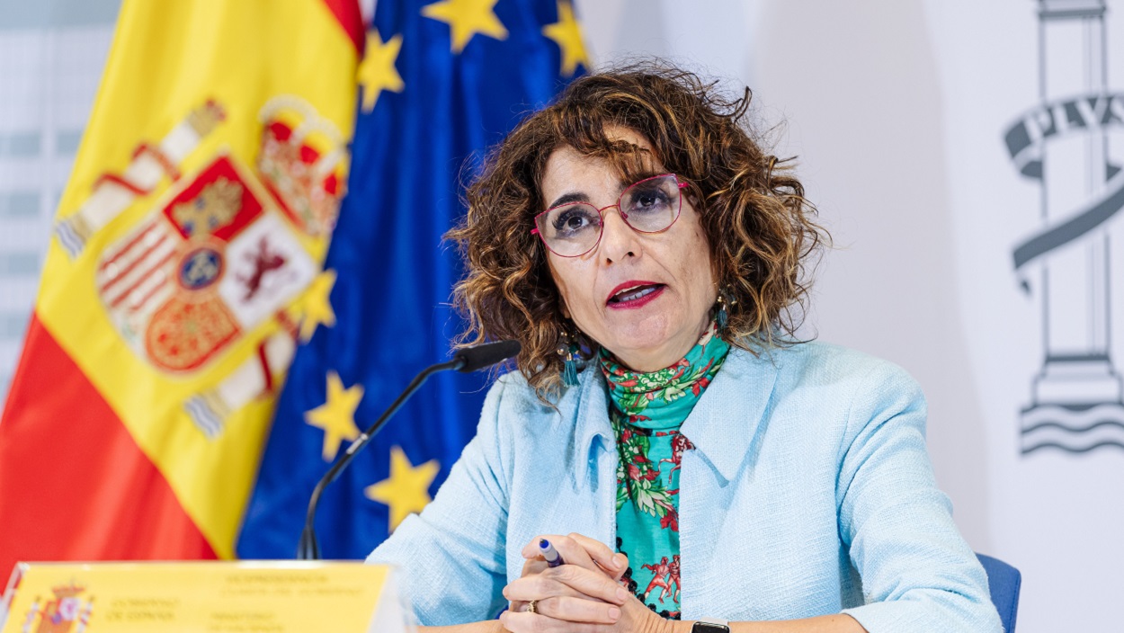 La vicepresidenta cuarta y ministra de Hacienda y Función Pública, María Jesús Montero, ofrece una rueda de prensa tras presidir el Consejo de Política Fiscal y Financiera (CPFF). EP.
