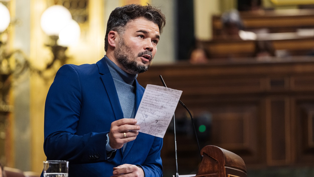 El portavoz de ERC en el Congreso, Gabriel Rufián, interviene durante una sesión plenaria, en el Congreso de los Diputados. EP.