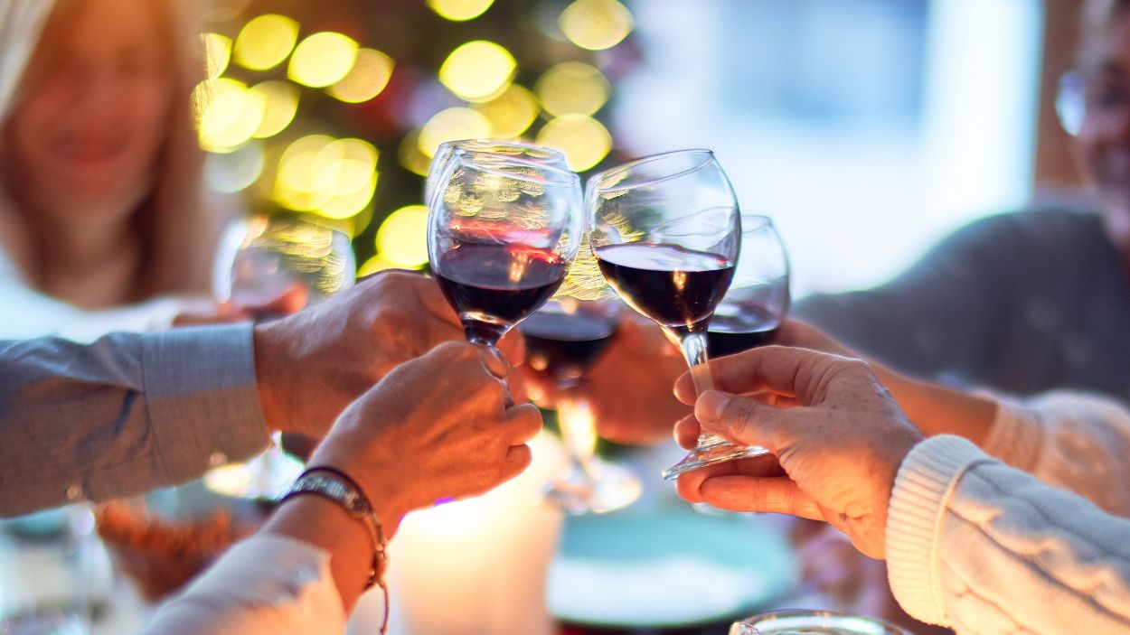 Imagen de recurso de una cena navideña. Unsplash.