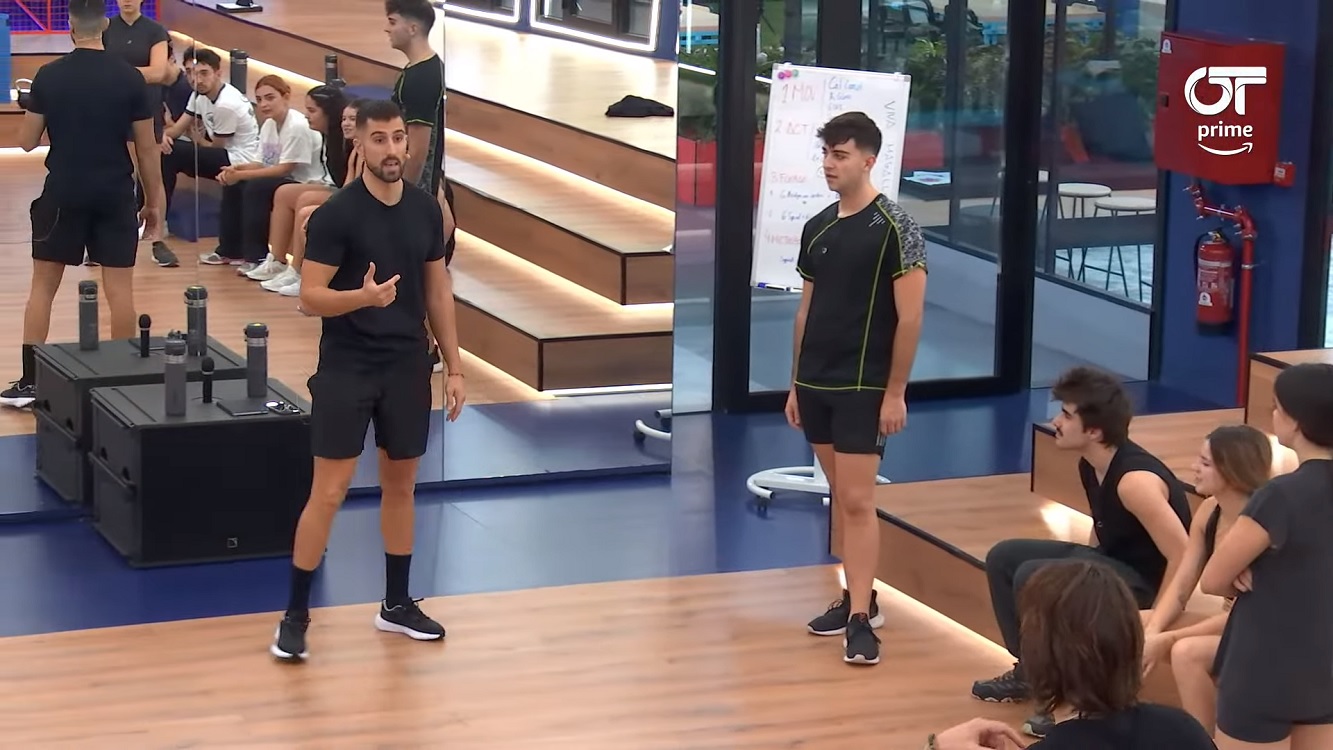 Toni Hinojosa durante la clase de fitness. Youtube.