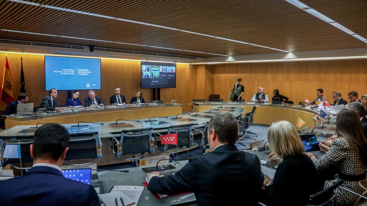 Mesa de reunión durante la Conferencia Sectorial de Turismo, en la sede del Ministerio. EP.