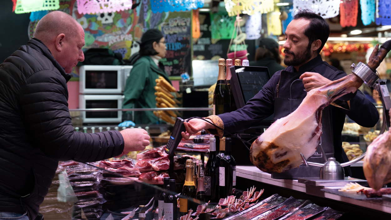 Los españoles gastaremos mucho en Navidad, pero contamos con trucos para ahorrar lo máximo. EP.