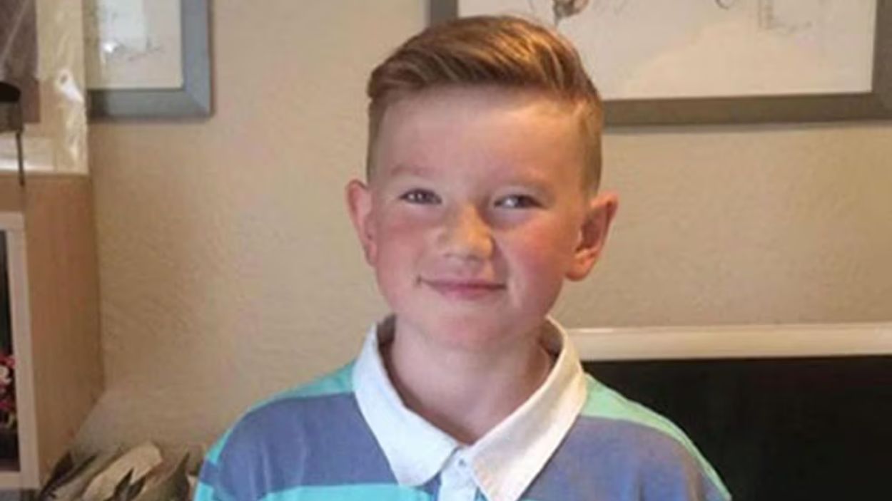 Imagen de Alex Batty, el niño que desapareció en 2017 y ha sido hallado seis años después. Greater Manchester Police. 