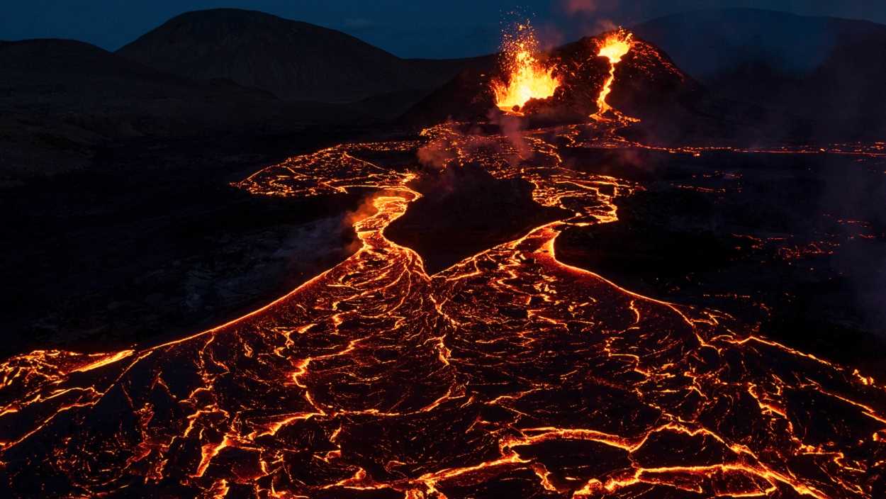 Un volcán erupciona en Grindavík (Islandia). EP