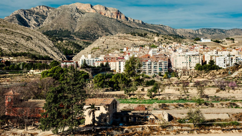 Vista panorámica del pueblo alicantino de Jijona.