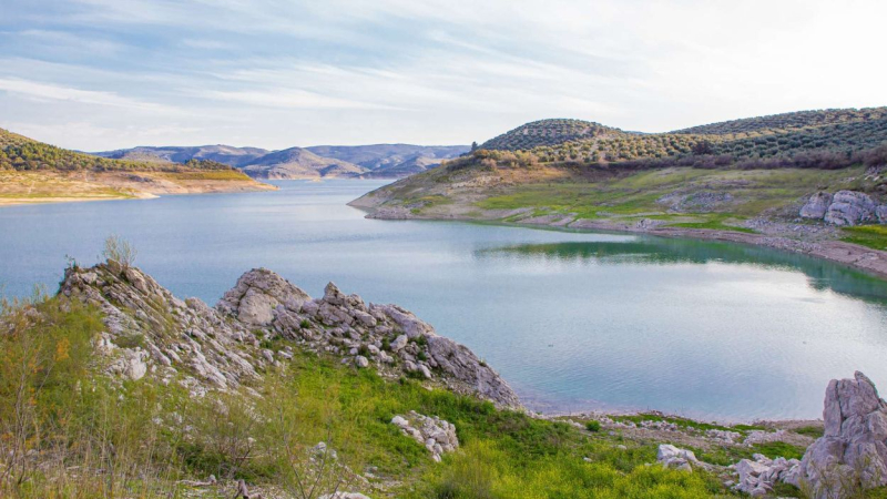 Embalse de Iznájar, conocido como el 'lago de Andalucía', situado en Córdoba.