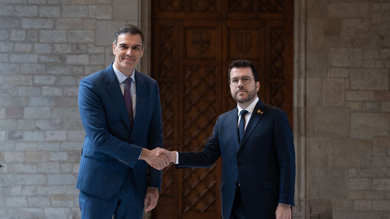 El presidente del Gobierno, Pedro Sánchez, junto al president de la Generalitat, Pere Aragonés, en su visita a Barcelona. EP. 