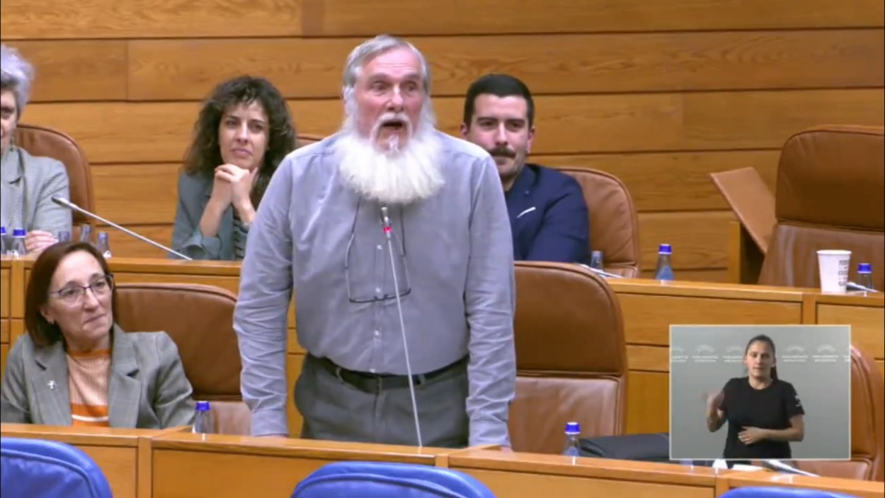 Xosé Luis Rivas Cruz, alias Mini, en el Parlamento gallego. Twitter