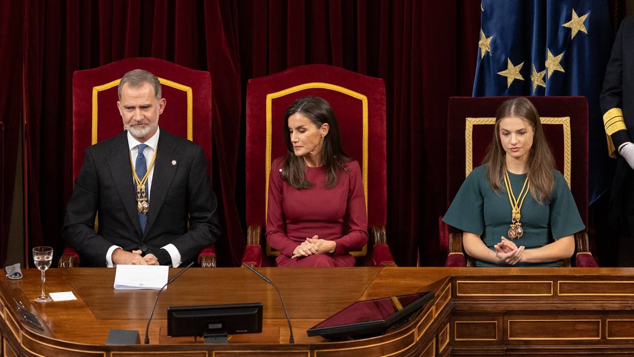 El peligro para la monarquía de cambiar la preferencia del varón en el reinado. EP