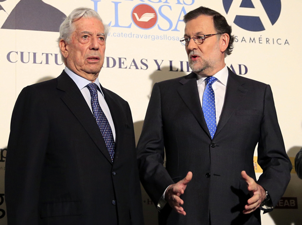 Mario Vargas Llosa y Mariano Rajoy durante un reciente seminario de la fundación del Nobel en Madrid