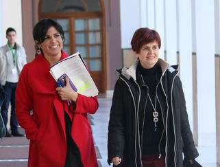 Las portavoces parlamentarias de Podemos en Andalucía, Teresa Rodríguez y Esperanza Gómez