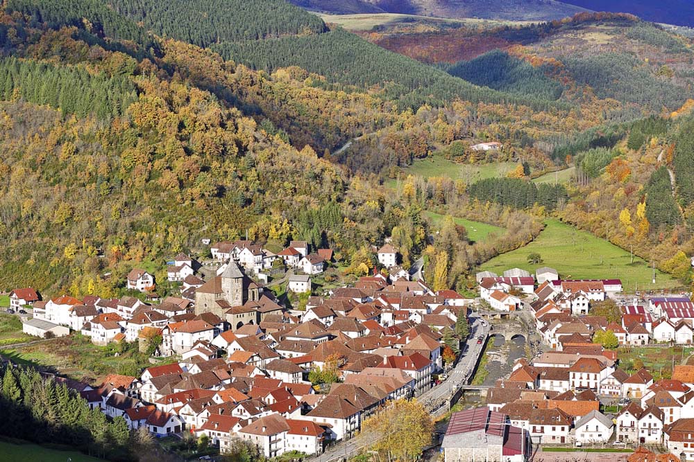 En otoño, Ochagavía se viste de color (Foto Ayuntamiento de Ochagavía)