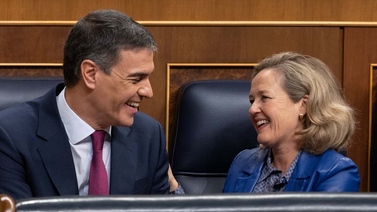 El presidente del Gobierno, Pedro Sánchez y la ministra de Economía, Nadia Calviño. EP