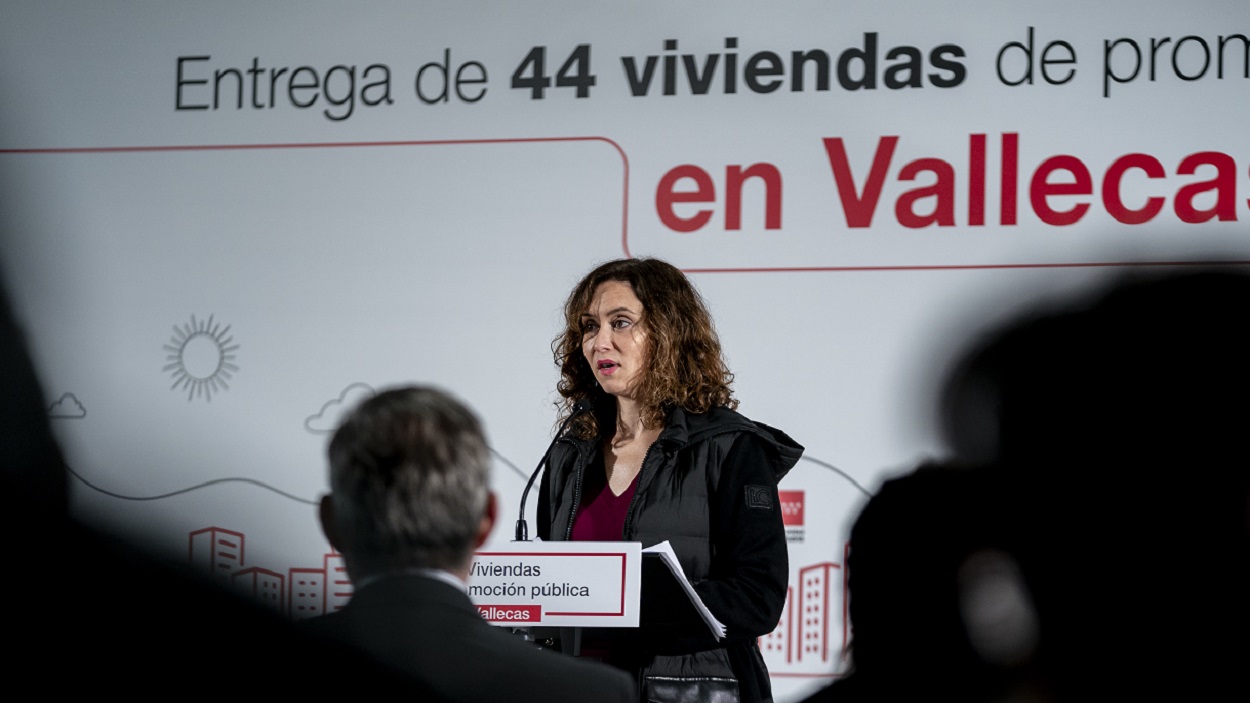 La realidad detrás de la ayuda de Ayuso a personas extranjeras en materia de vivienda