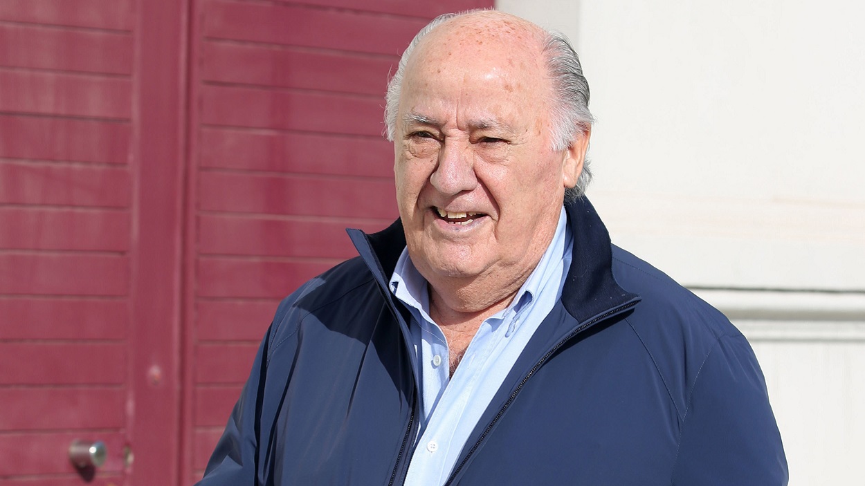 Amancio Ortega, en una imagen de archivo, en su Coruña natal, donde reside. EP.