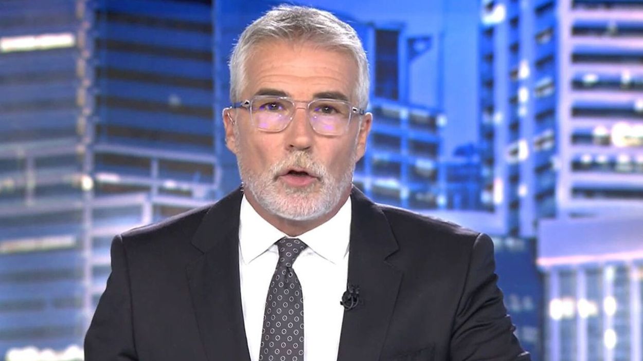 David Cantero se despide de 'Informativos Telecinco' esperanzado con su nuevo puesto. Mediaset